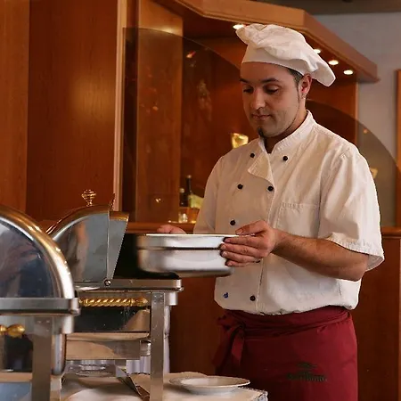 Hotel Wartburg 3*